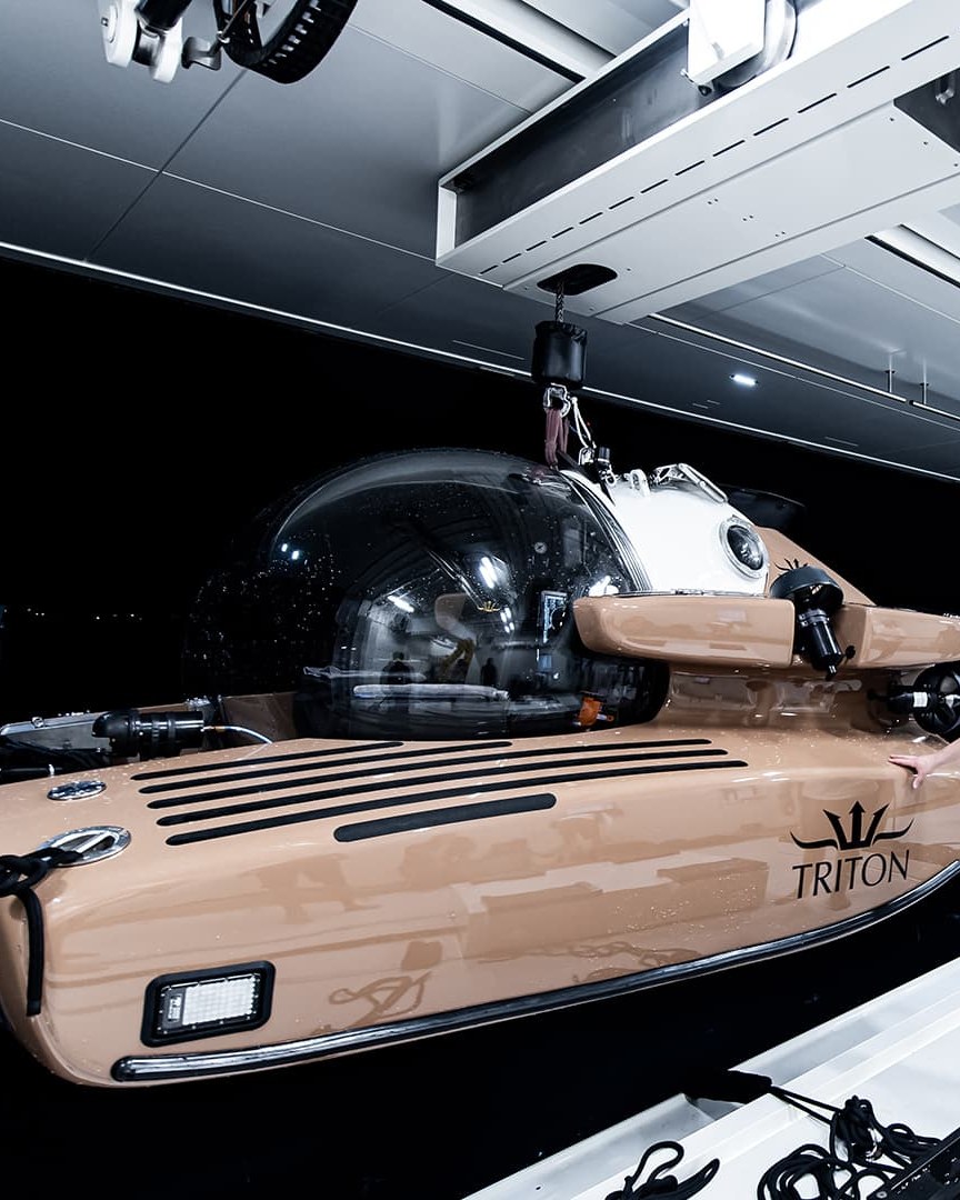 The Triton Submersible. The Triton submersible in La Datcha's hangar.